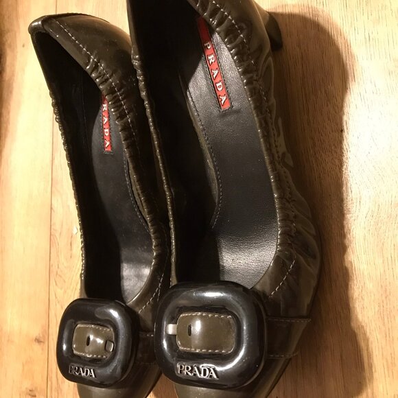 Exquisite green Prada patent leather with buckle MADE IN ITALIA - Picture 4 of 10